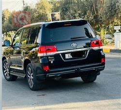 تۆیۆتا لاند کروزەر